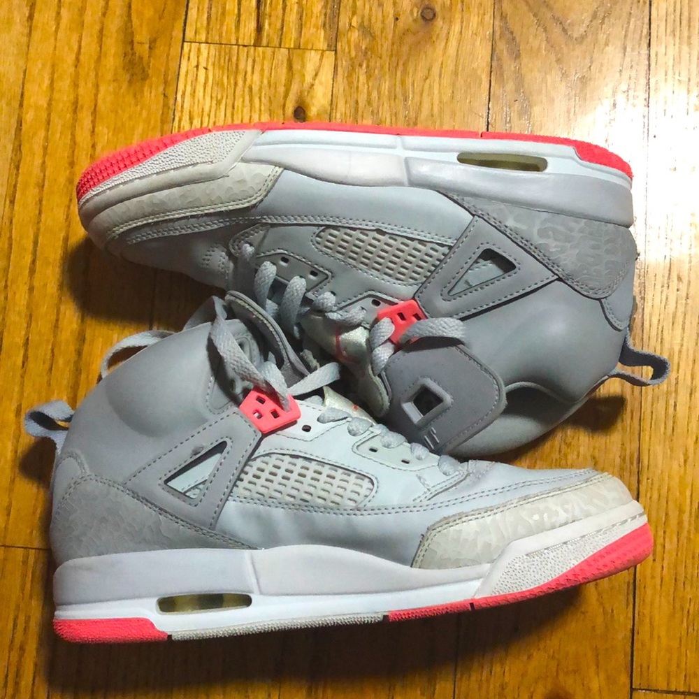 Women’s 5.5 Jordan 3s Sneaker,Pink/Gray ColorWay